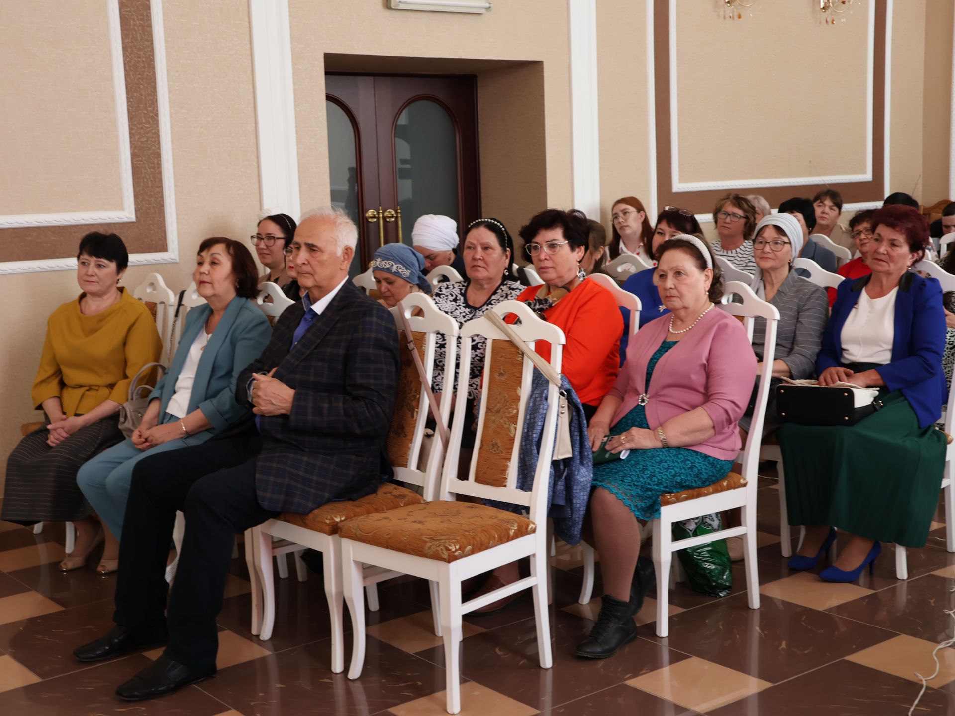 Актанышта кунакта-  язучы, әдәбият галиме һәм җәмәгать эшлеклесе Ринат Мөхәммәдиев