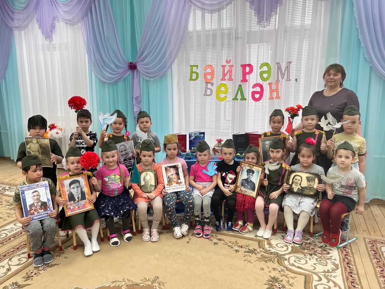 «Умырзая» балалар бакчасы «Үлемсез полк» акциясендә Бөек Җиңү батырларын искә алды
