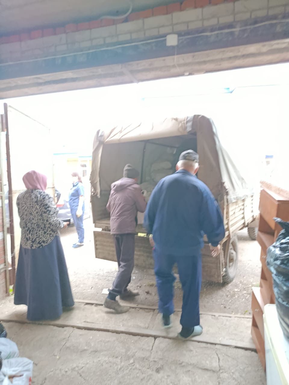 Иске Сәфәр һәм Иске Кадермәт авылы халкы Пучы картлар йортына гошер сәдакасы тапшырды