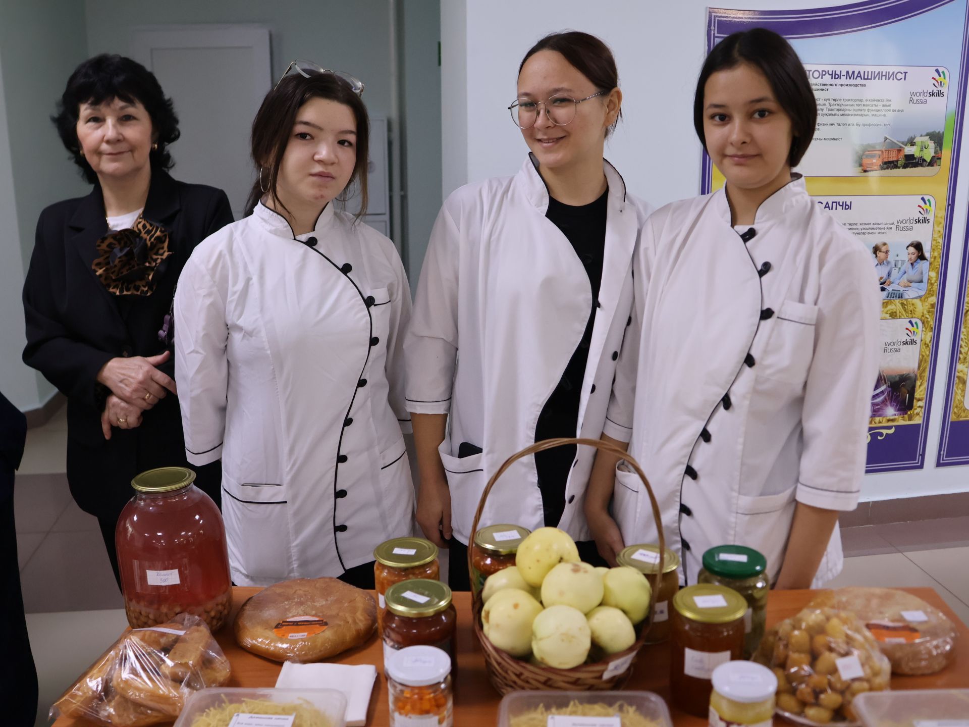 Актаныш технология техникумында хәйрия ярминкәсе узды
