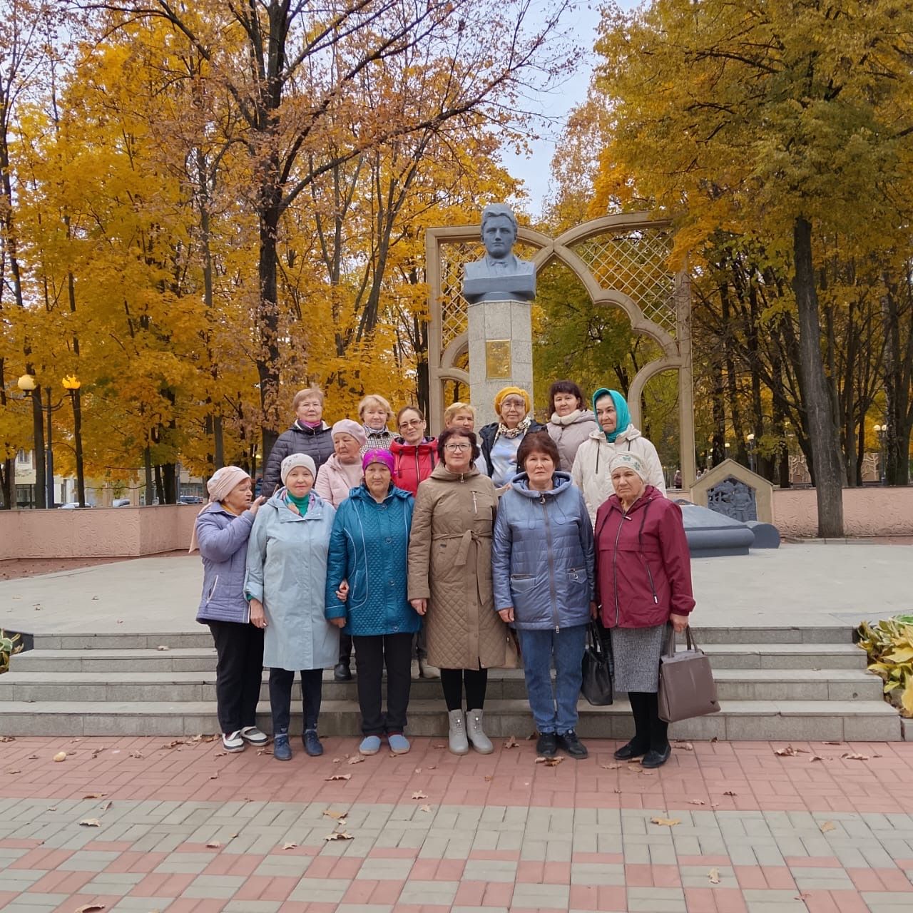 Күҗәкә һәм Адай китапханчеләре өлкән яшьтәге хатын-кызларны Түбән Камага сәяхәткә алып барды