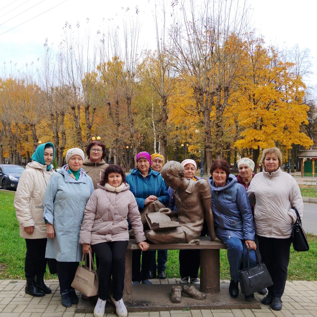 Күҗәкә һәм Адай китапханчеләре өлкән яшьтәге хатын-кызларны Түбән Камага сәяхәткә алып барды