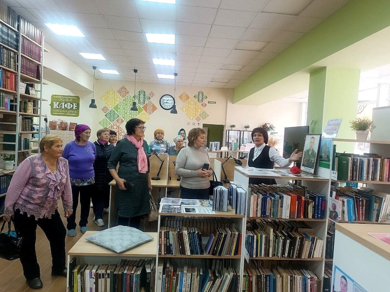 Күҗәкә һәм Адай китапханчеләре өлкән яшьтәге хатын-кызларны Түбән Камага сәяхәткә алып барды