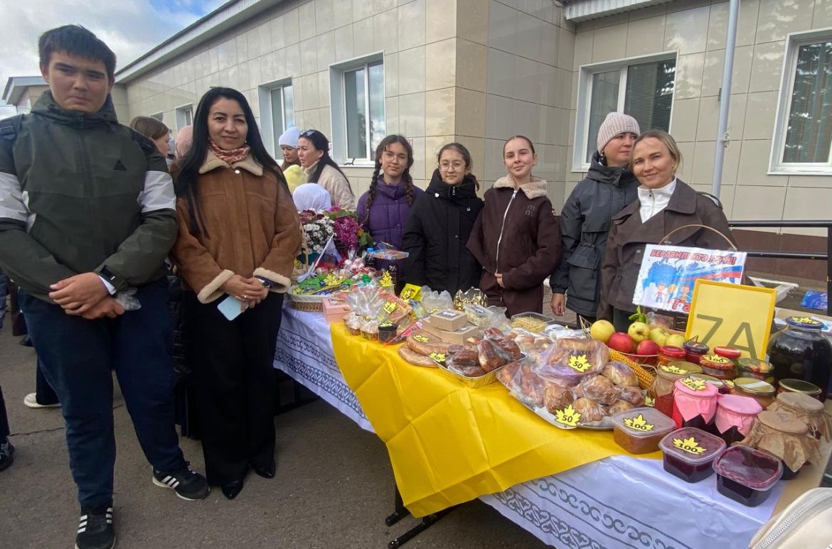 Актаныш мәктәпләрендә «Без бергә» хәйрия ярминкәләре дәвам итә