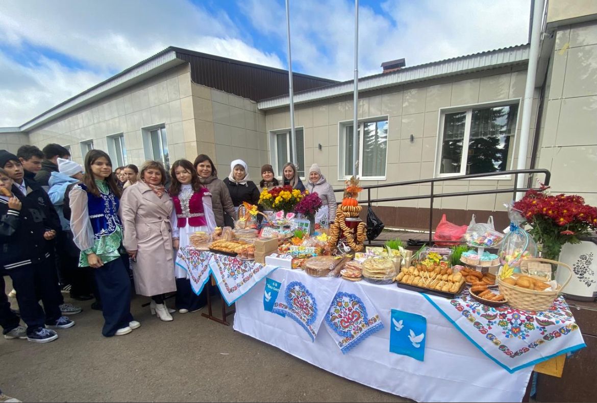 Актаныш мәктәпләрендә «Без бергә» хәйрия ярминкәләре дәвам итә