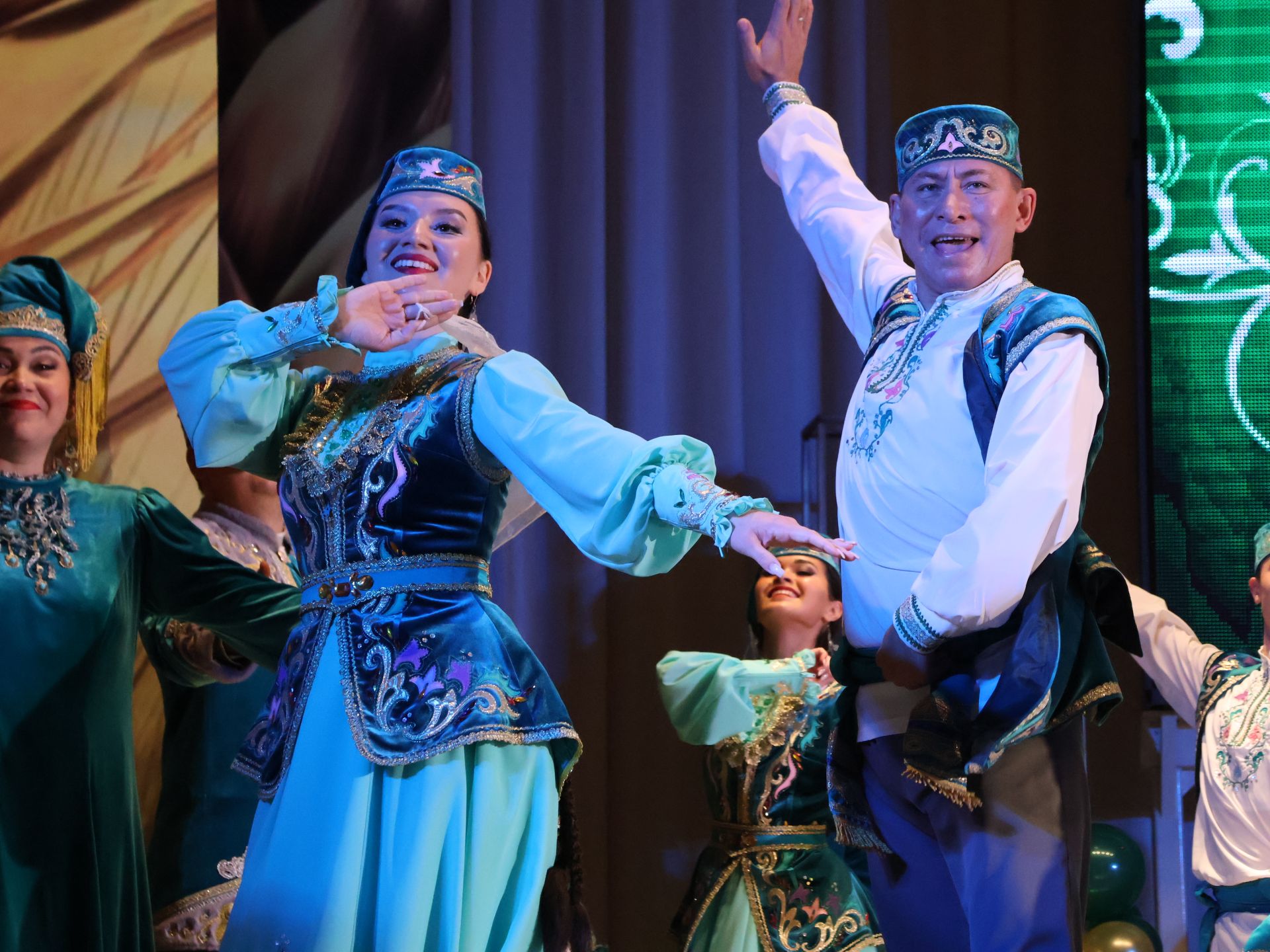 Һөнәр үрләренә менгәндә!