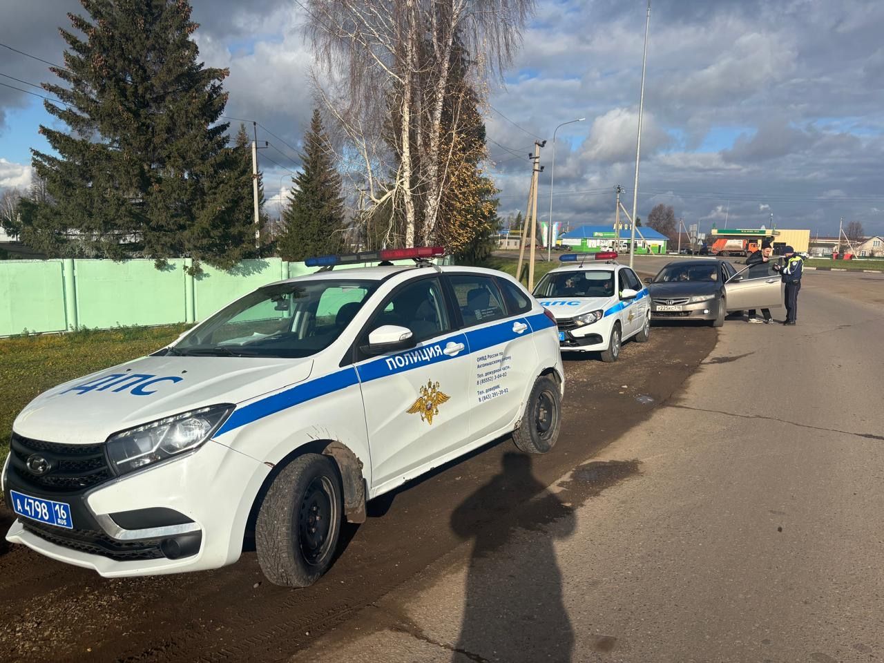 Бүген ДАИ хезмәткәрләре машина йөртүчеләрнең һәм пассажирларның иминлек каешы эләктерүләрен тикшерделәр