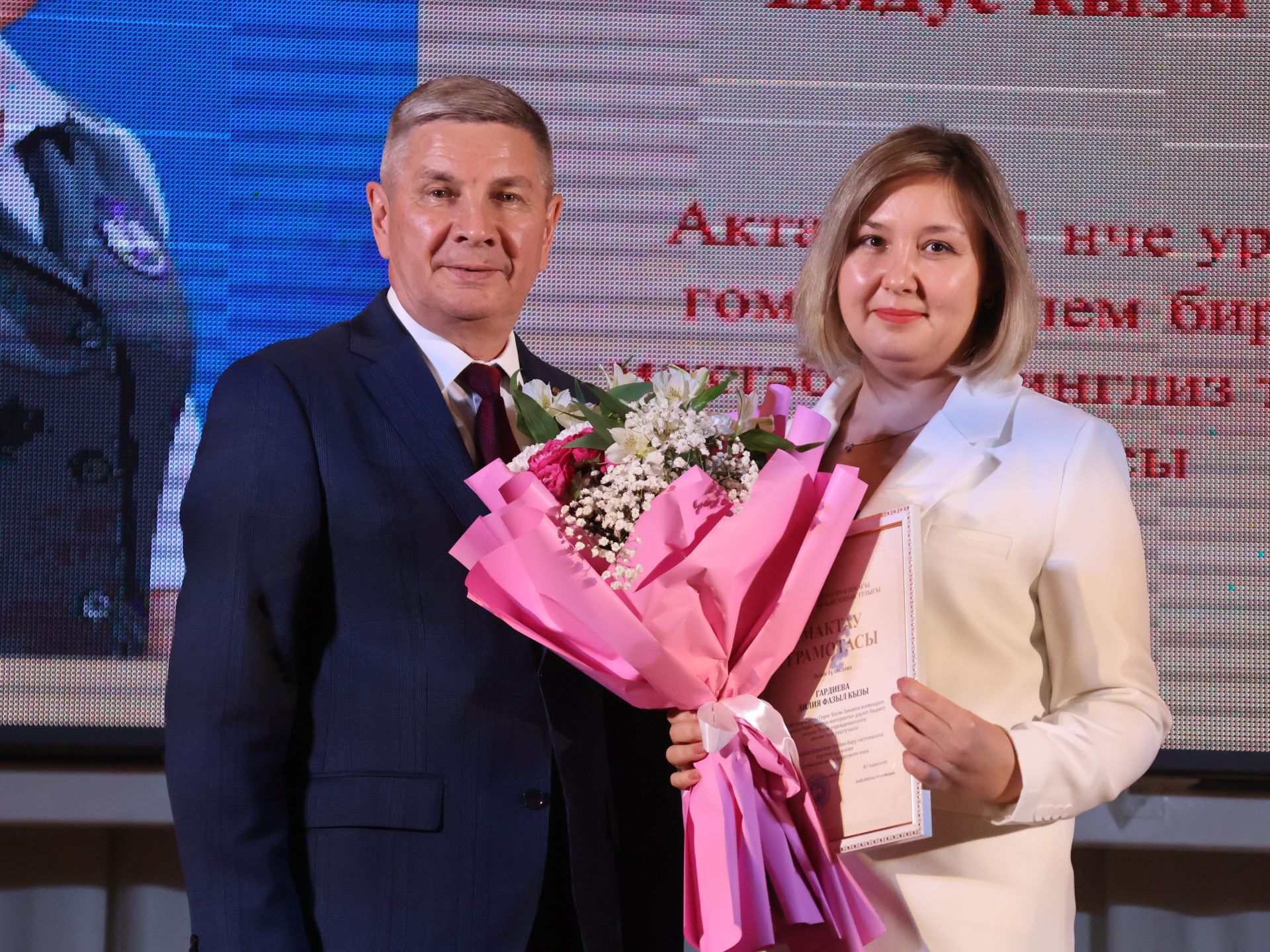 Актанышта иң яхшы укытучыларны бүләкләделәр