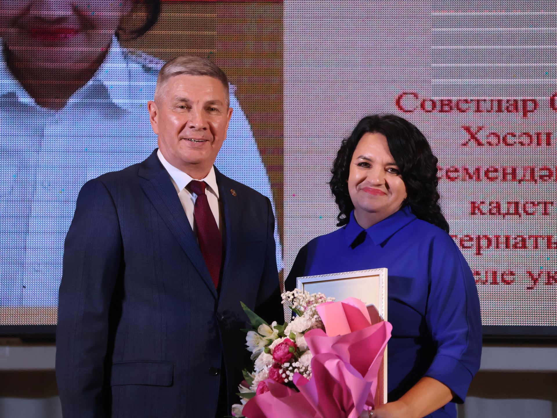 Актанышта иң яхшы укытучыларны бүләкләделәр