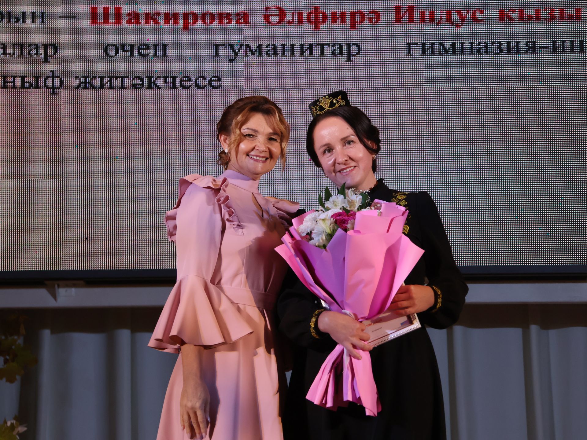 Таныш булыгыз- Тәрбия юнәлешендәге һөнәри бәйгеләрдә югары күрсәткечләргә ирешкән укытучыларыбыз!