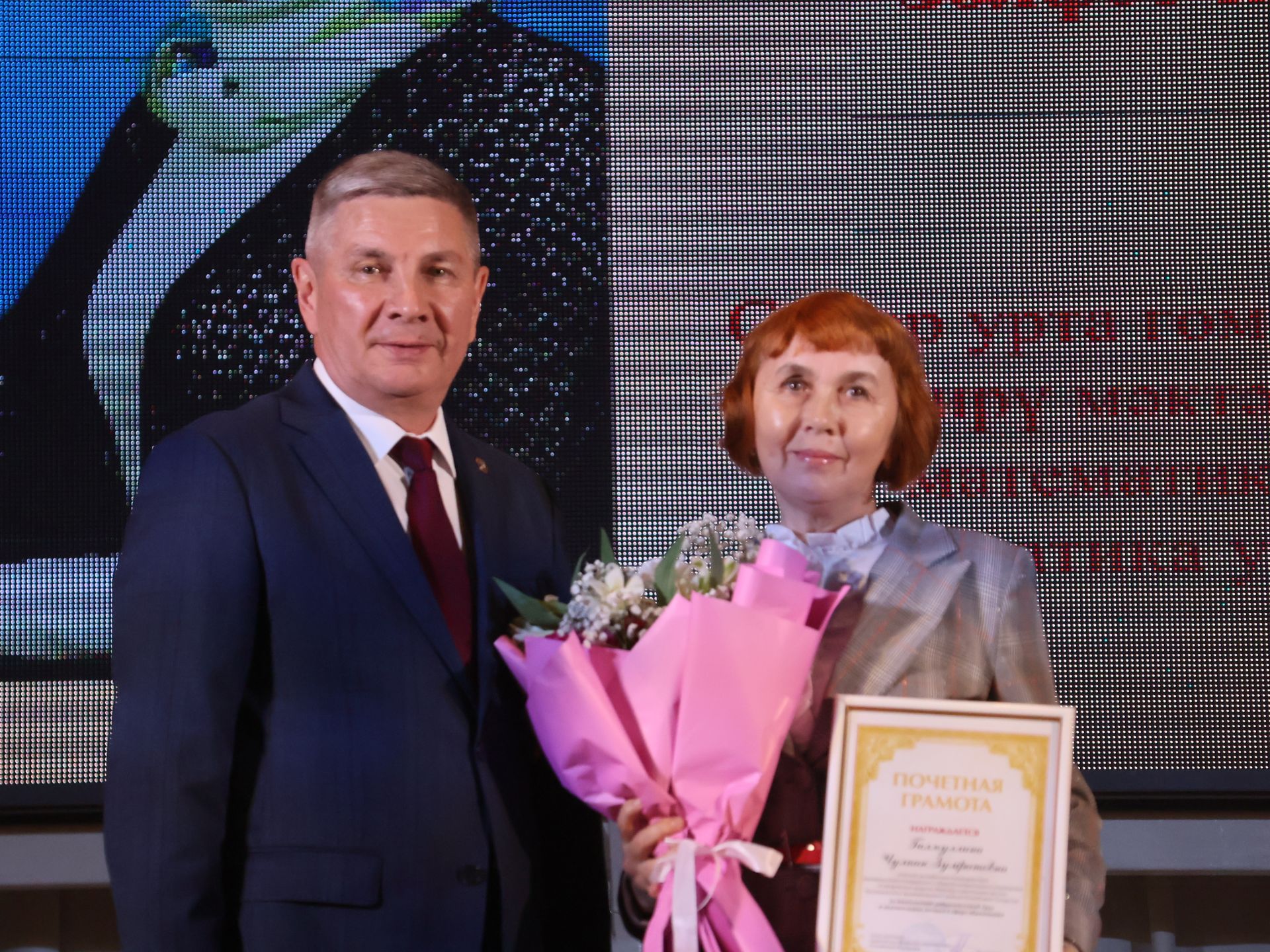 Актанышта иң яхшы укытучыларны бүләкләделәр