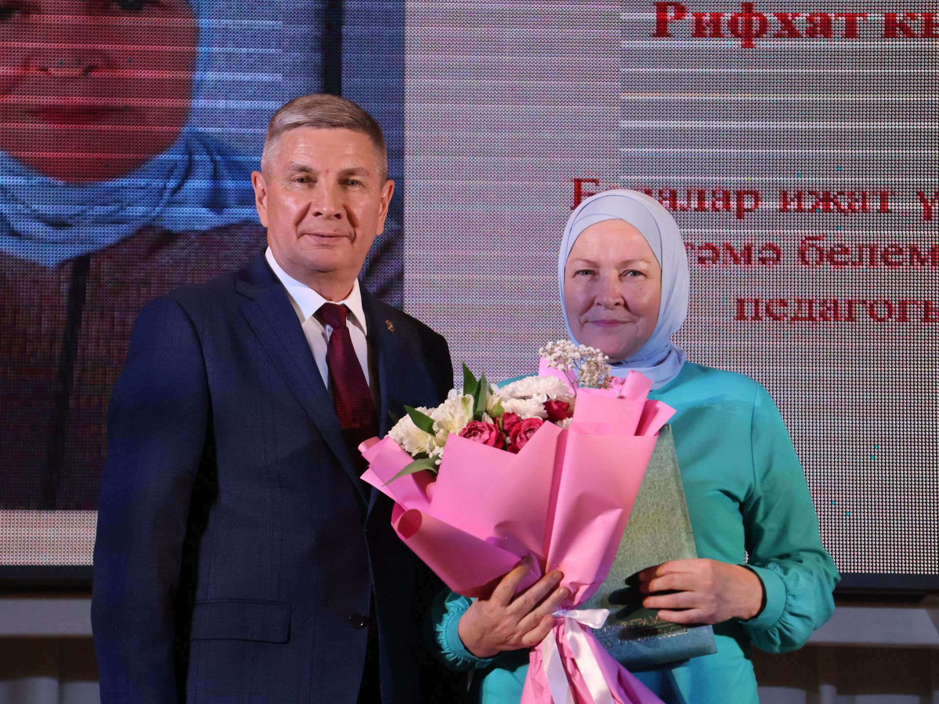 Актанышта иң яхшы укытучыларны бүләкләделәр