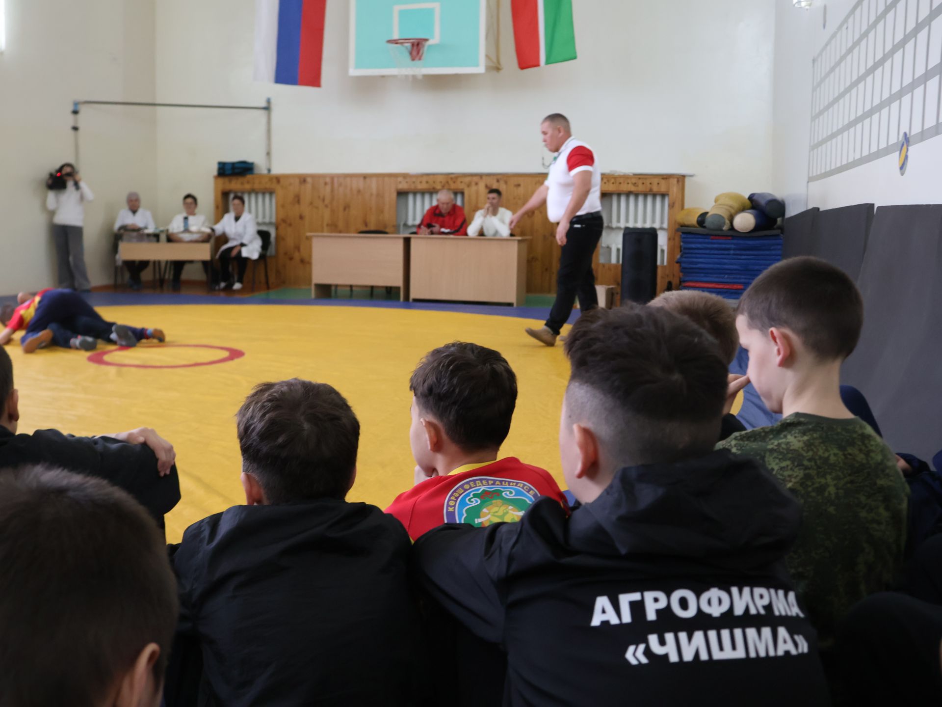 Роберт Сәләхиев истәлегенә көрәш ярышында җиңүчеләрне аның балаларыннан акчалата призлар көтә