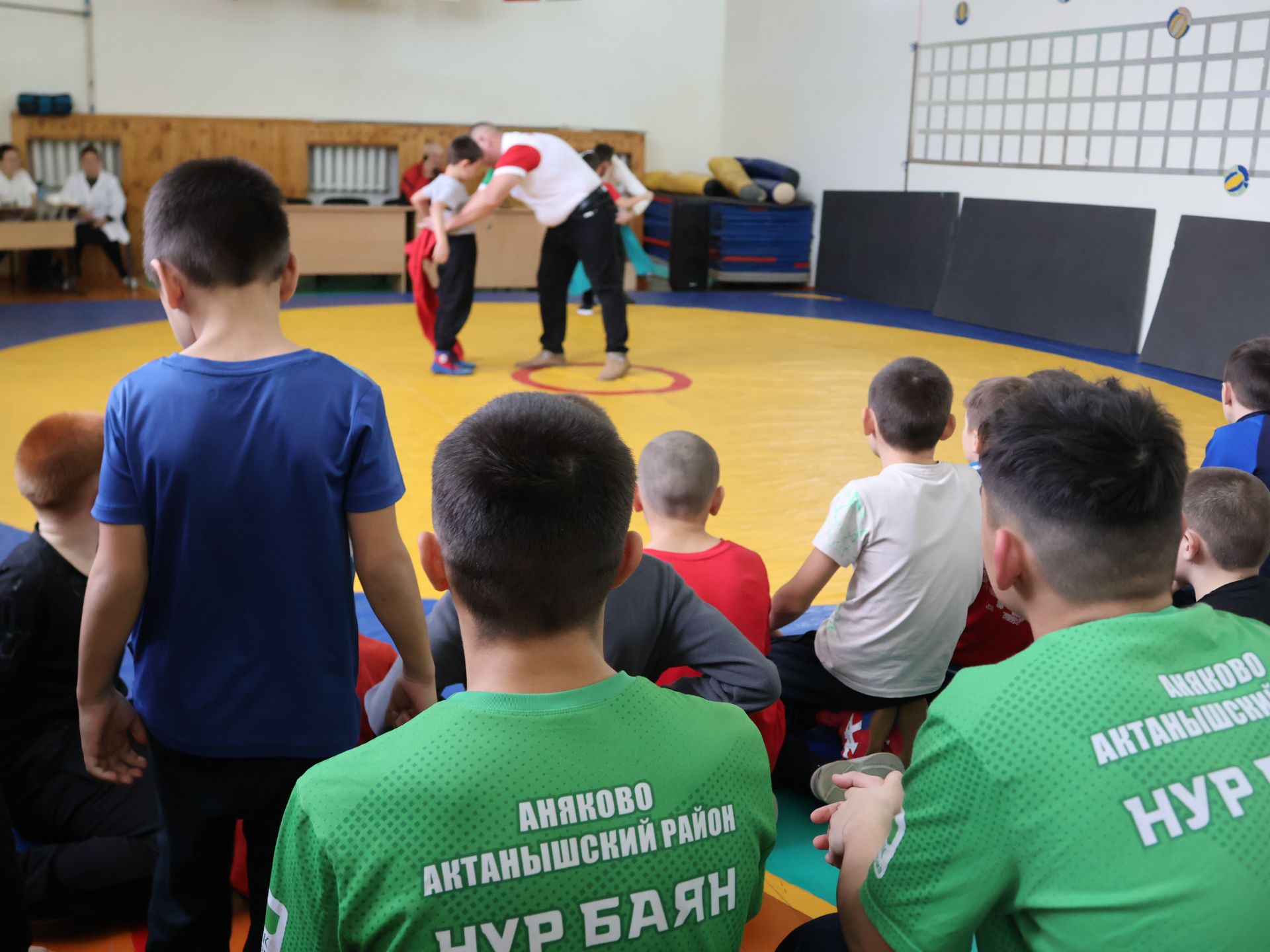 Роберт Сәләхиев истәлегенә көрәш ярышында җиңүчеләрне аның балаларыннан акчалата призлар көтә