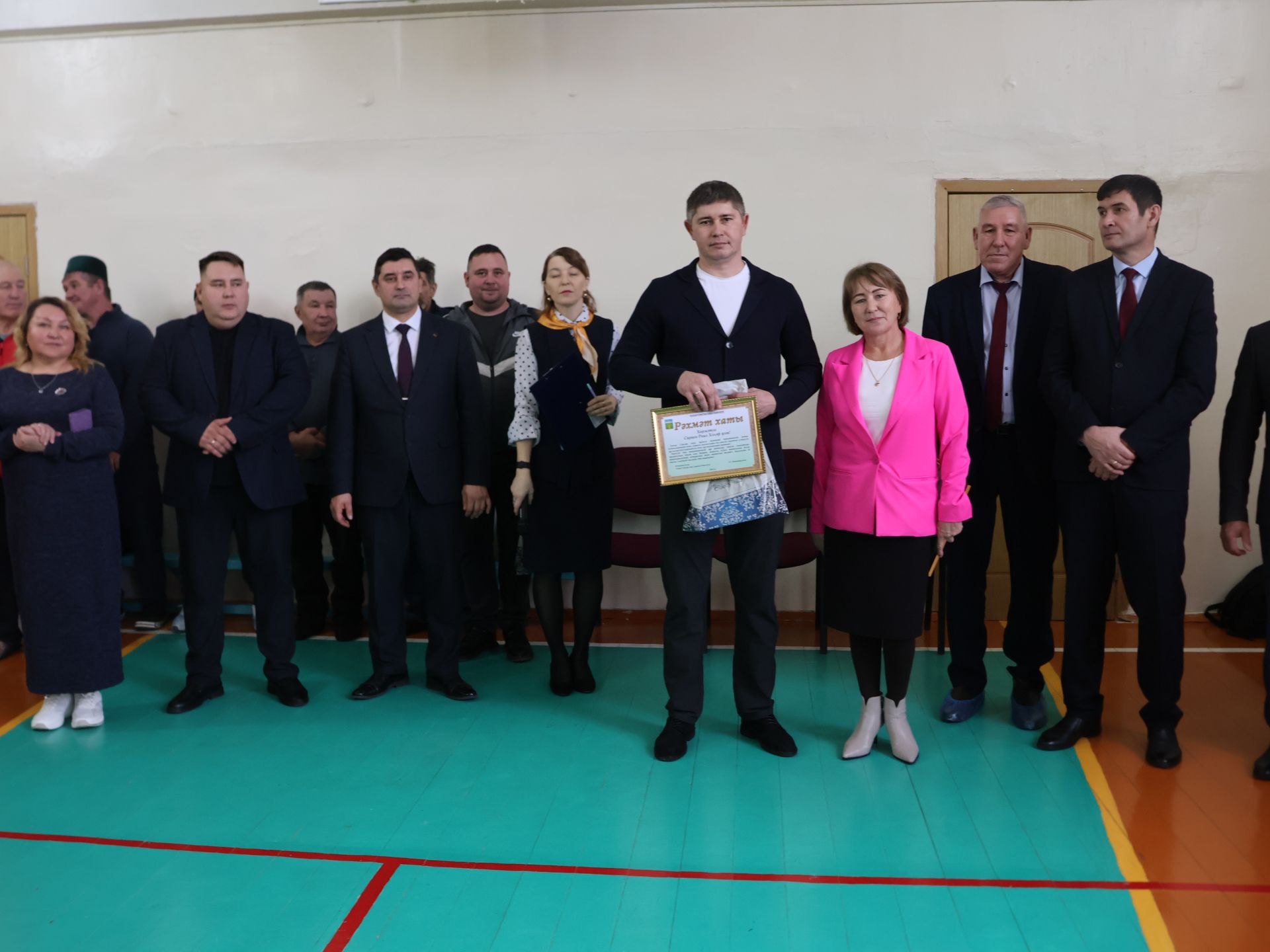 Роберт Сәләхиев истәлегенә көрәш ярышында җиңүчеләрне аның балаларыннан акчалата призлар көтә