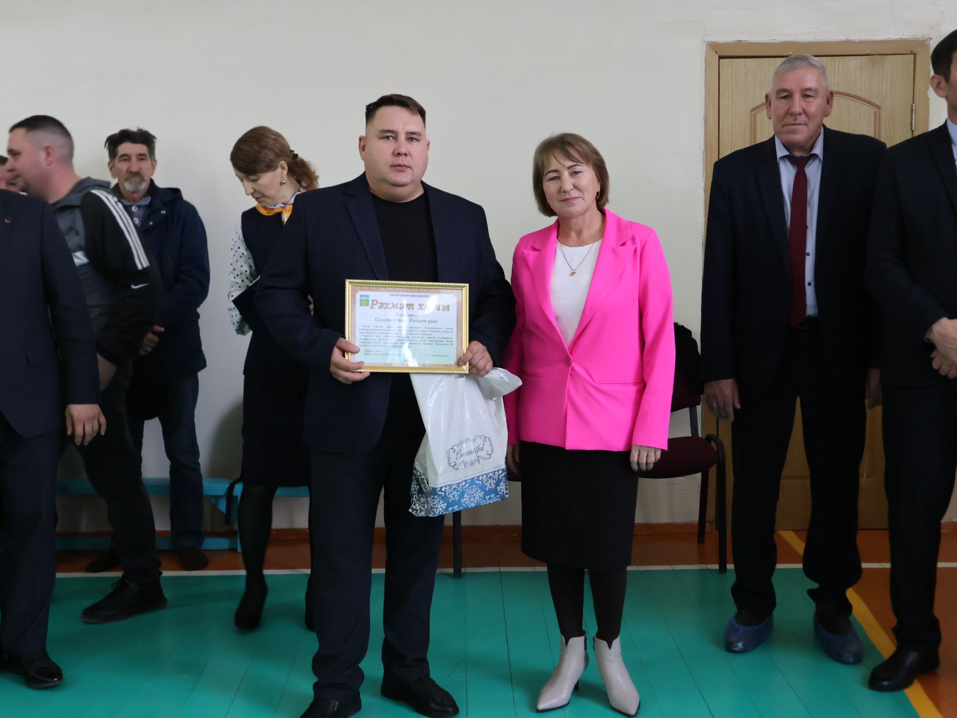Роберт Сәләхиев истәлегенә көрәш ярышында җиңүчеләрне аның балаларыннан акчалата призлар көтә