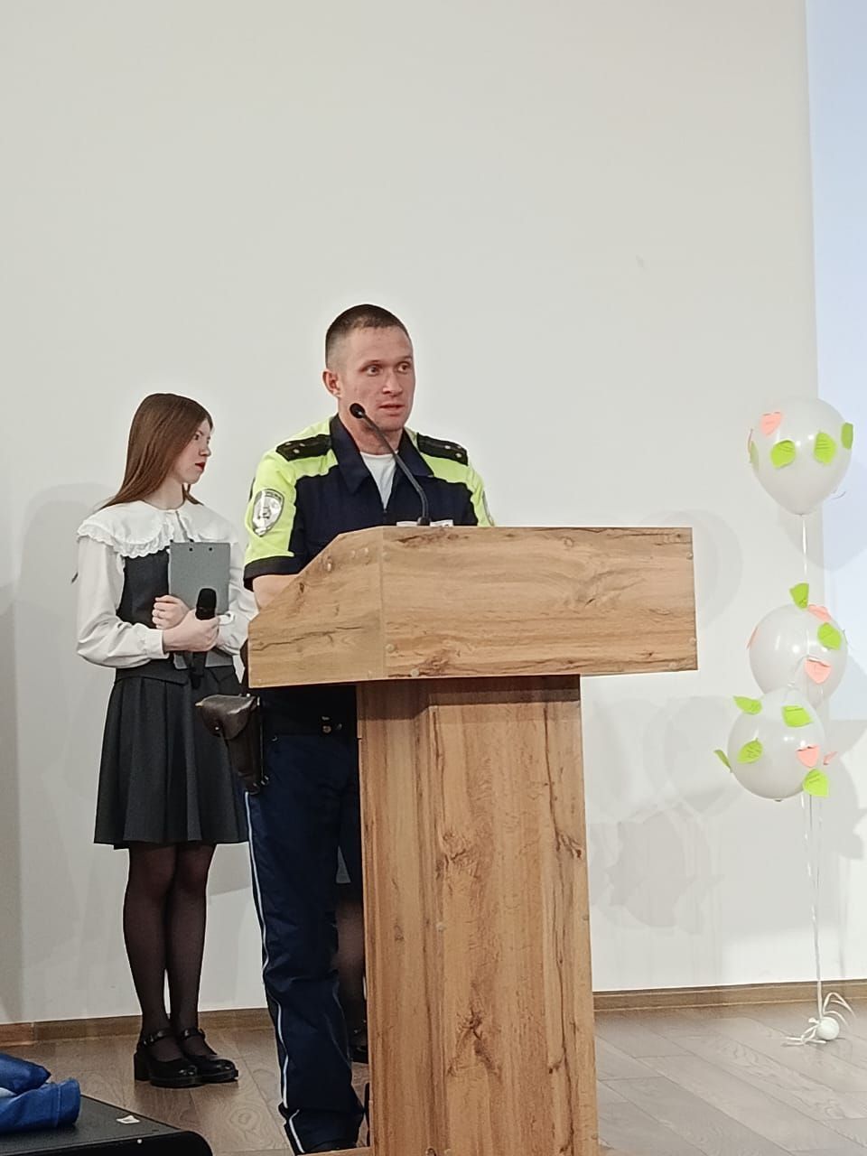 «Яшьлек» яшьләр үзәгендә юл фаҗигаләрендә һәлак булганнарны искә алдылар