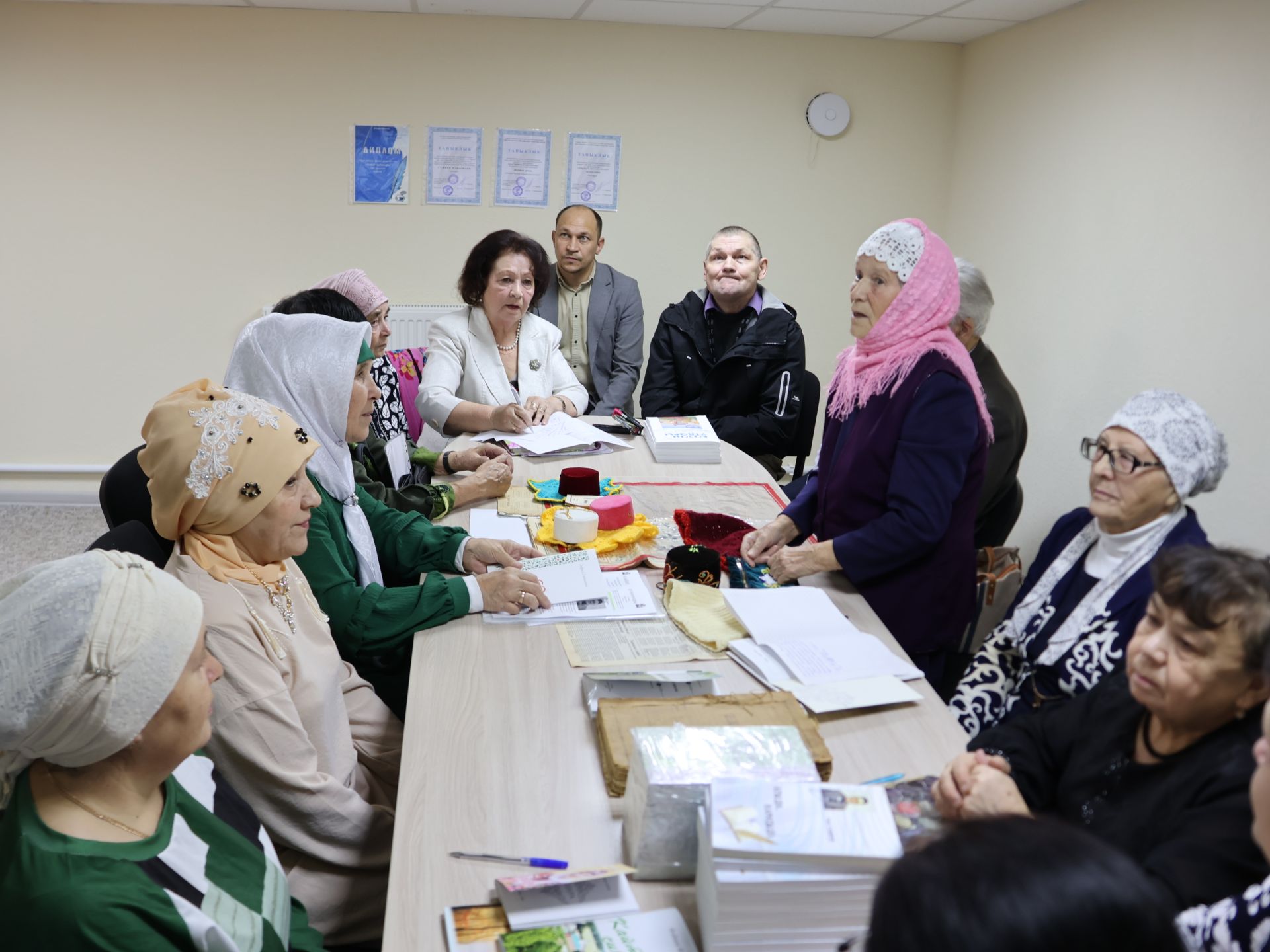 «Агыйдел дулкыннары» әдәби берләшмәсе әгъзалары китапларын махсус хәрби операциягә озатты