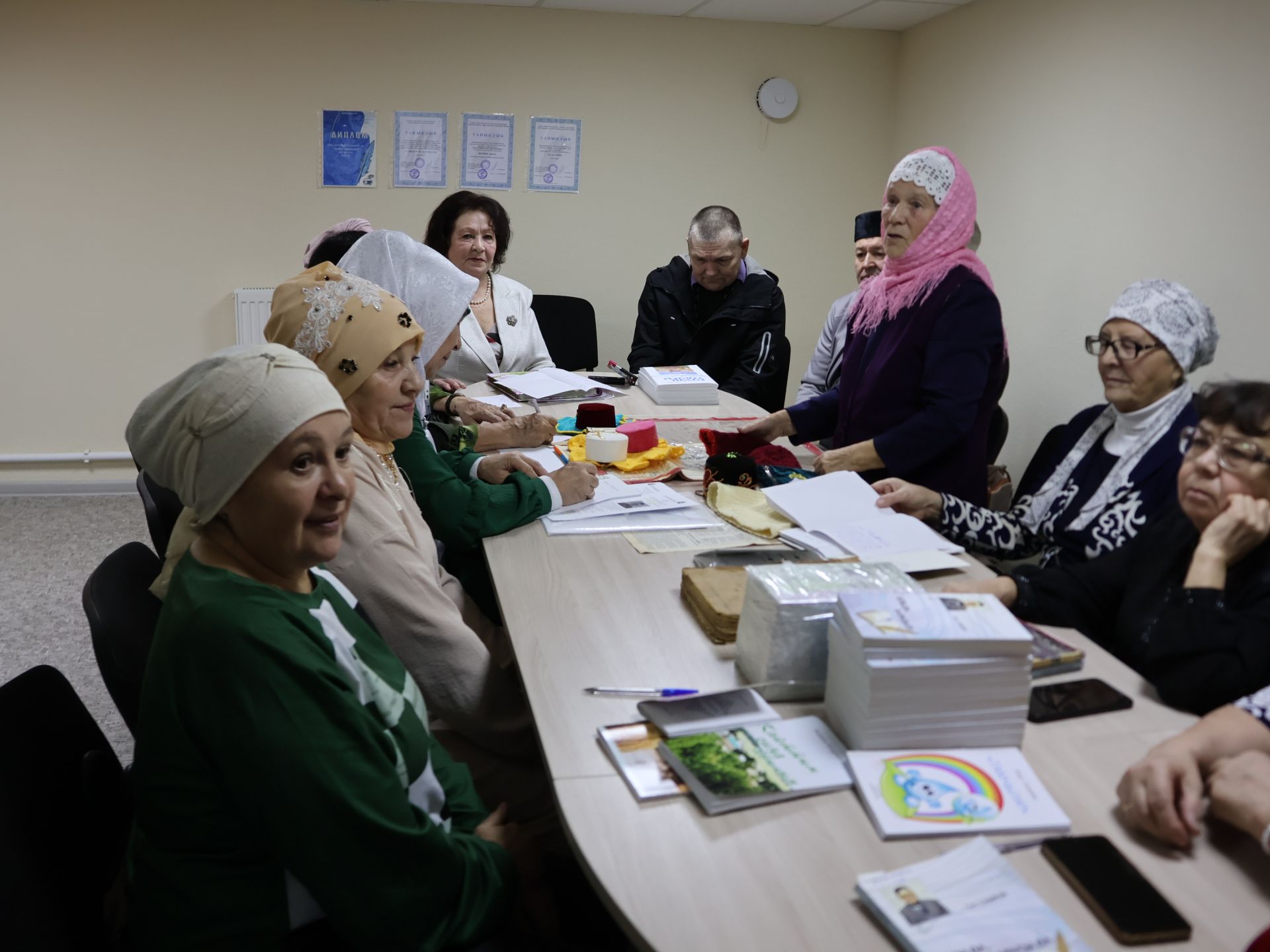 «Агыйдел дулкыннары» әдәби берләшмәсе әгъзалары китапларын махсус хәрби операциягә озатты