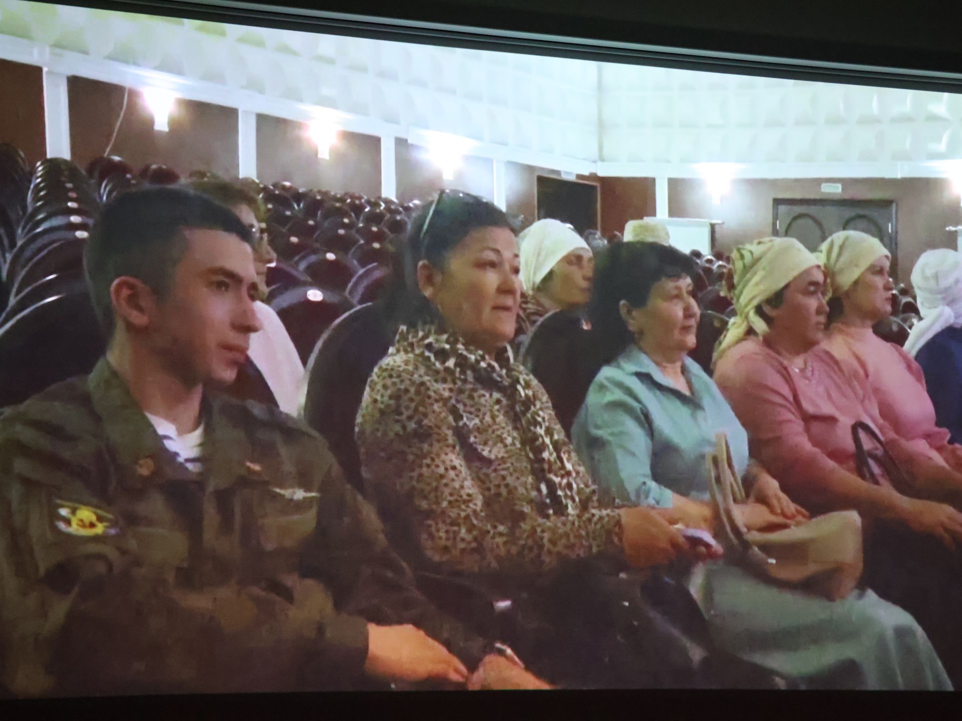 Бүген районыбызда Актанышның чичәне Мәгыйс Әһлетдинов исемендәге нәфис сүз бәйгесе җиңүчеләрен бүләклиләр