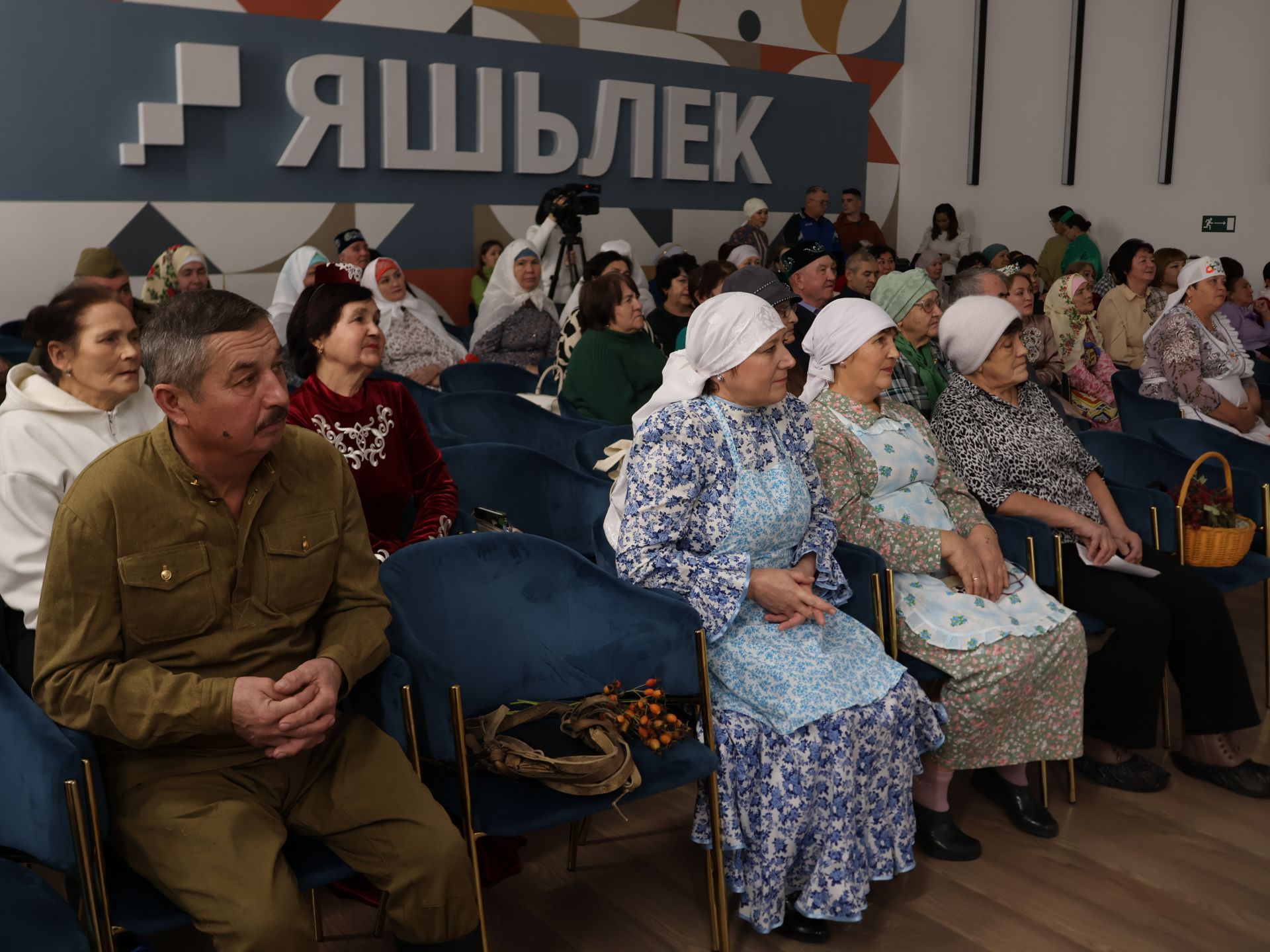 Бүген районыбызда Актанышның чичәне Мәгыйс Әһлетдинов исемендәге нәфис сүз бәйгесе җиңүчеләрен бүләклиләр