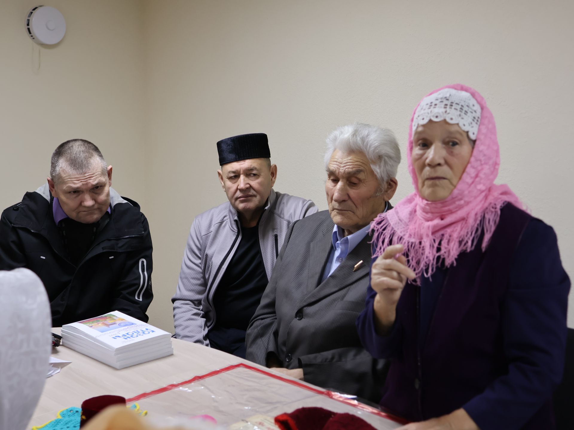 «Агыйдел дулкыннары» әдәби берләшмәсе әгъзалары китапларын махсус хәрби операциягә озатты
