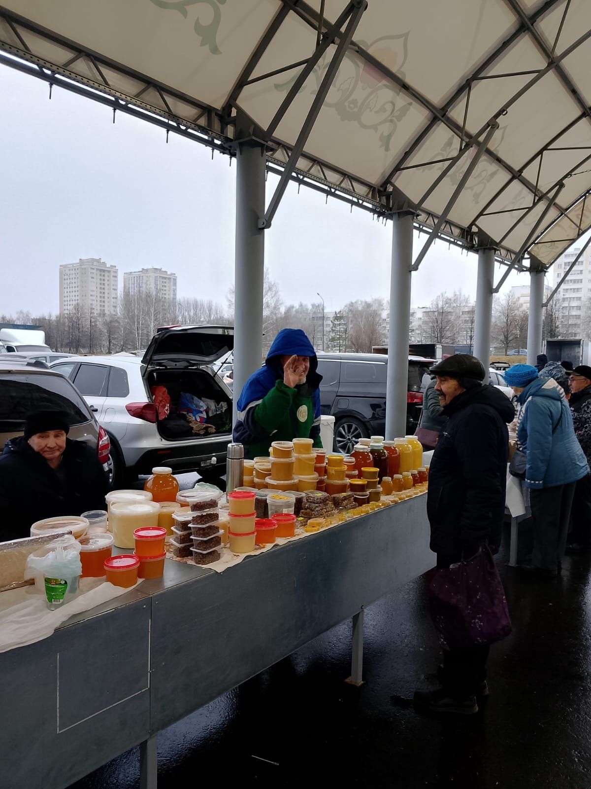 Актанышның авыл хуҗалыгы хезмәтчәннәре Чаллы ярминкәсендә сату итә