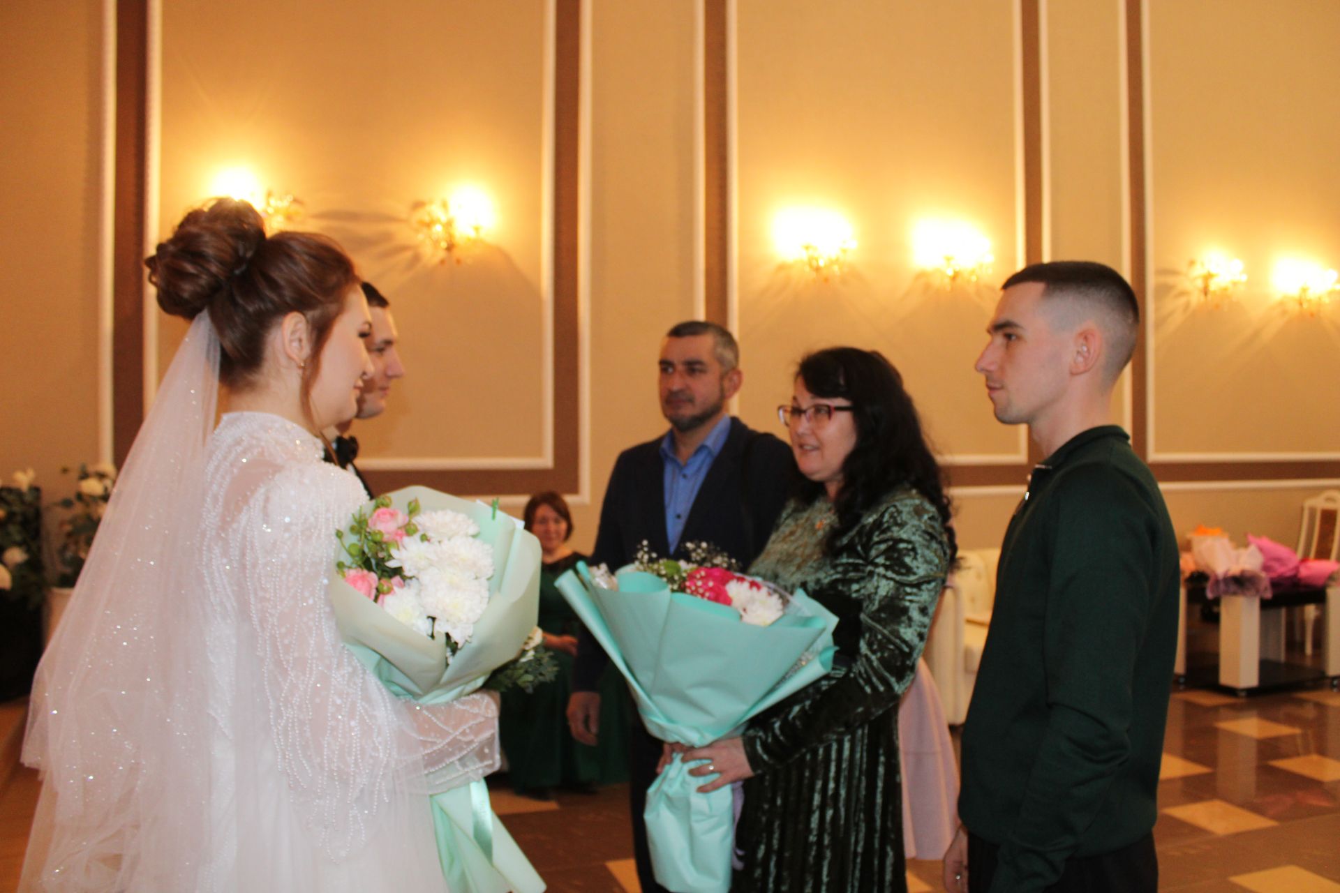 Бүген махсус хәрби операциядә катнашучы якташыбыз сөеклесе белән гаилә корды