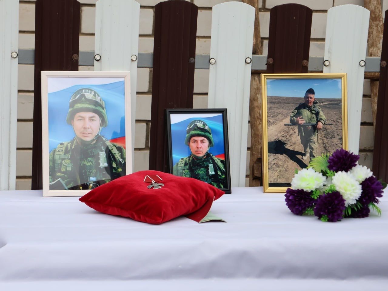Адай авылында махсус хәрби операциядә һәлак булган якташыбыз истәлегенә хәтер тактасы куелды