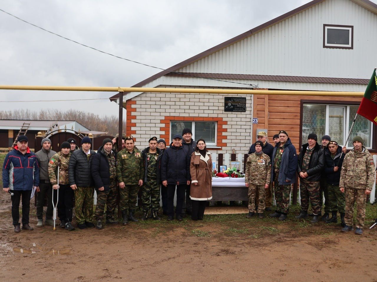 Адай авылында махсус хәрби операциядә һәлак булган якташыбыз истәлегенә хәтер тактасы куелды