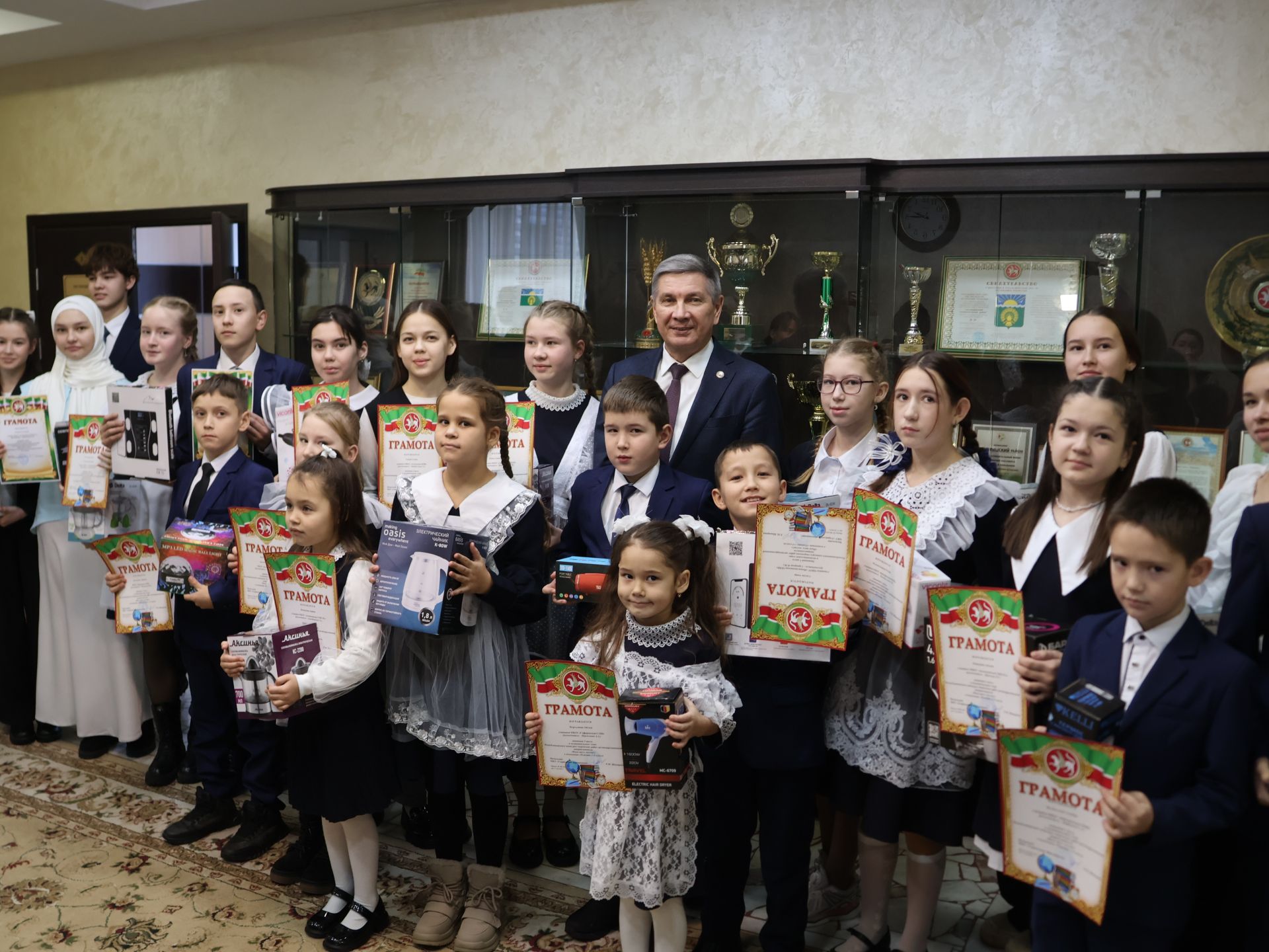 Бүген Актанышта «Гадел яшәргә кирәк» конкурсы җиңүчеләрен бүләкләделәр