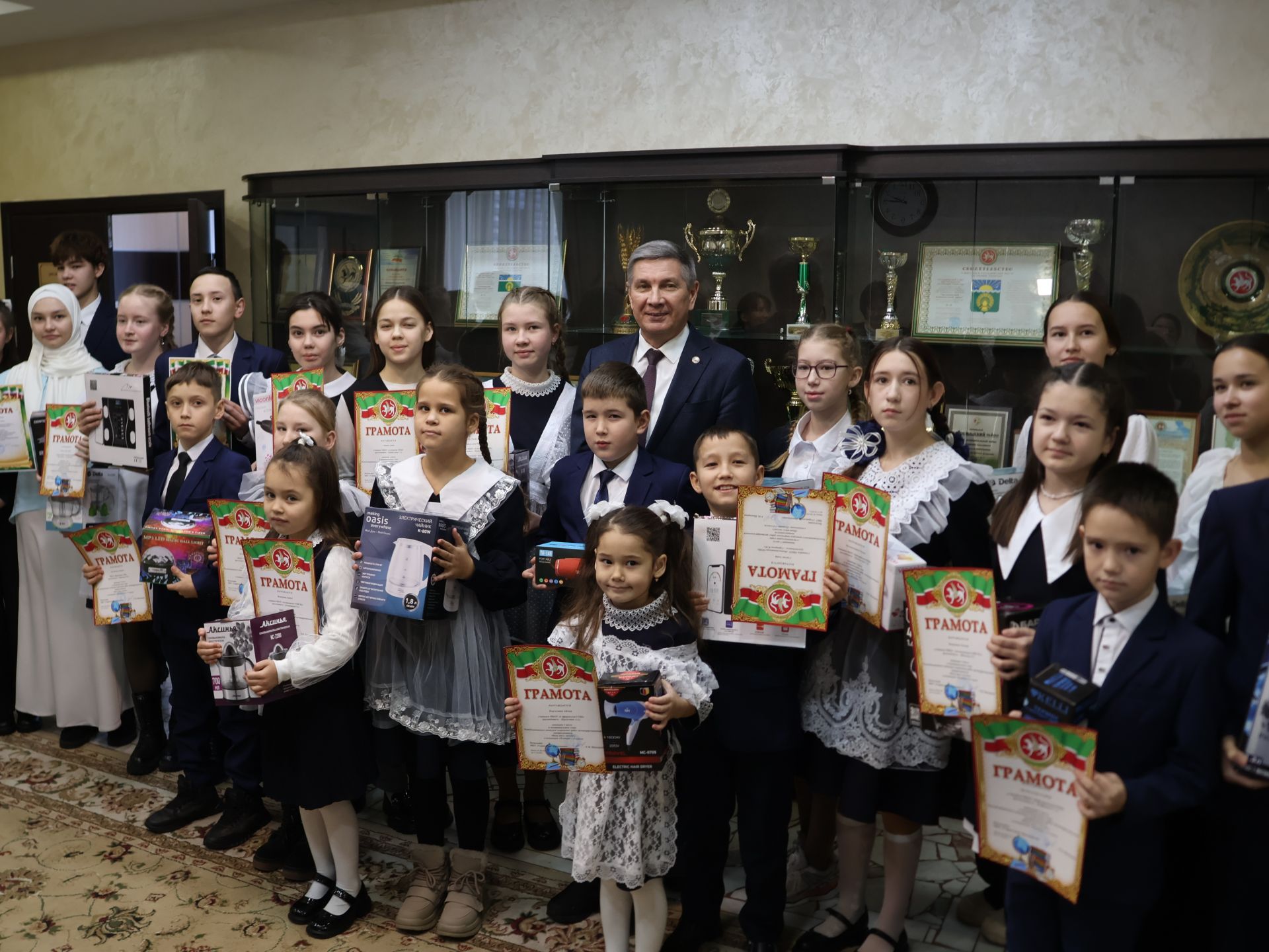Бүген Актанышта «Гадел яшәргә кирәк» конкурсы җиңүчеләрен бүләкләделәр