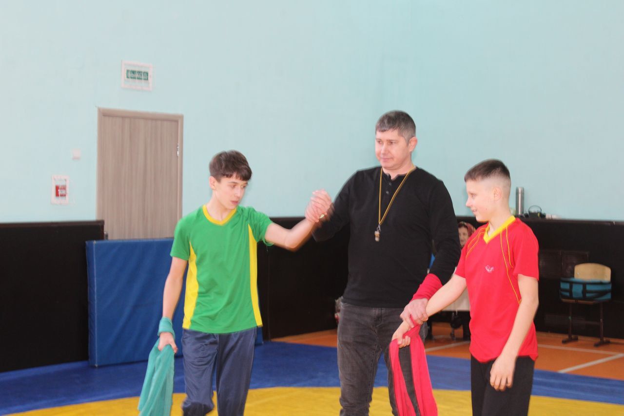 Ватанны сөючеләр милли көрәш бәйгесендә көч сынашты