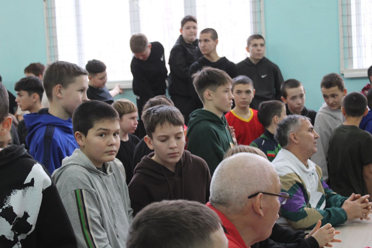 Ватанны сөючеләр милли көрәш бәйгесендә көч сынашты