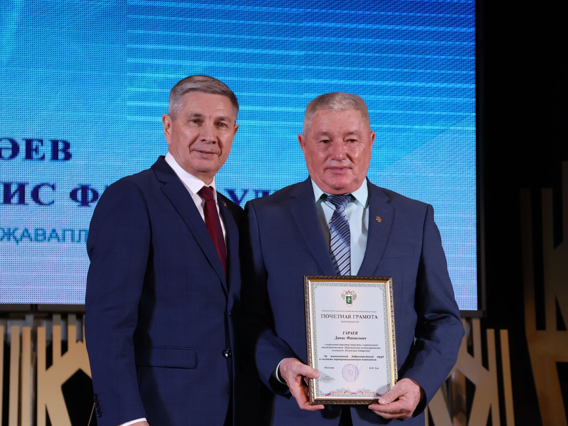 Безнең фоторепортаж: Алдынгылар слеты-2025