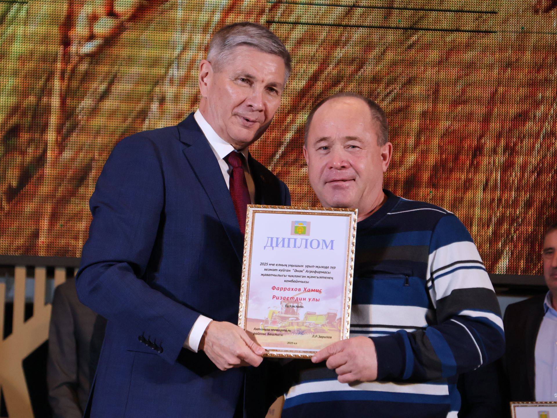 Безнең фоторепортаж: Алдынгылар слеты-2025