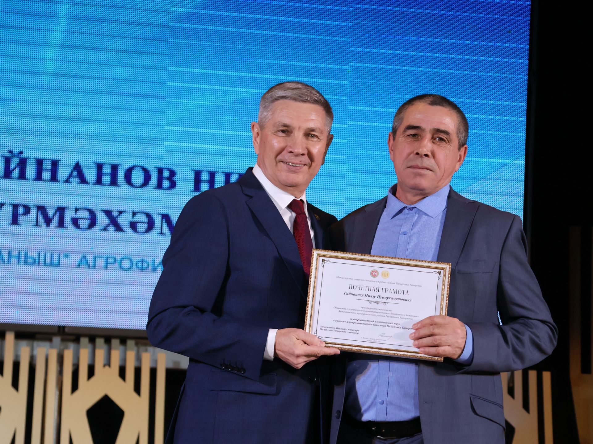 Безнең фоторепортаж: Алдынгылар слеты-2025