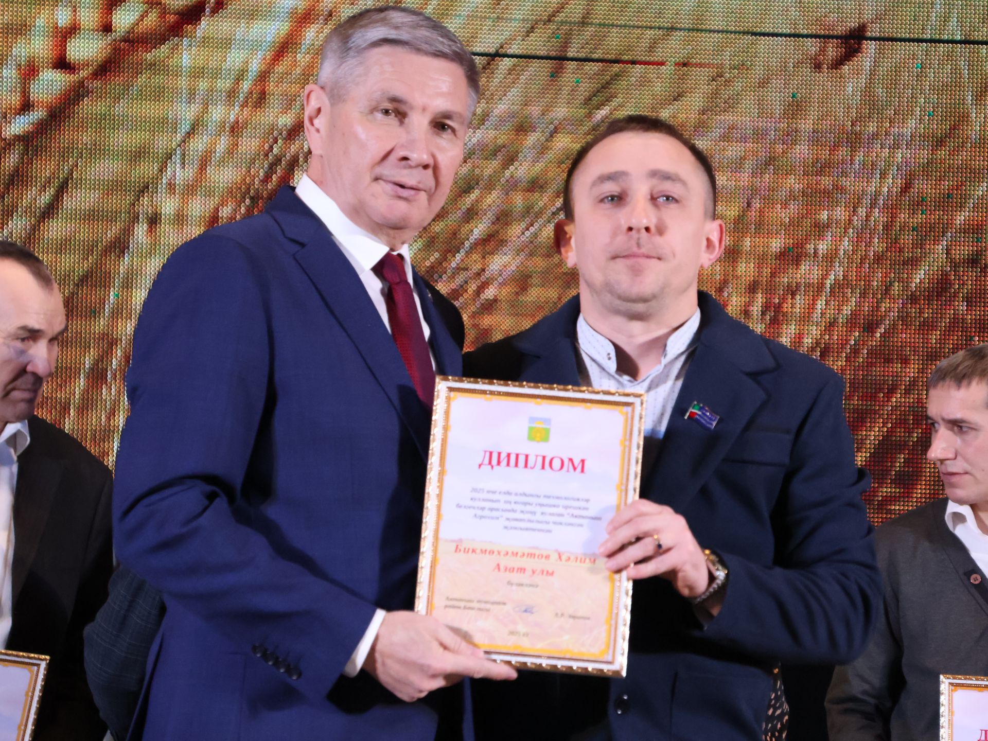 Безнең фоторепортаж: Алдынгылар слеты-2025