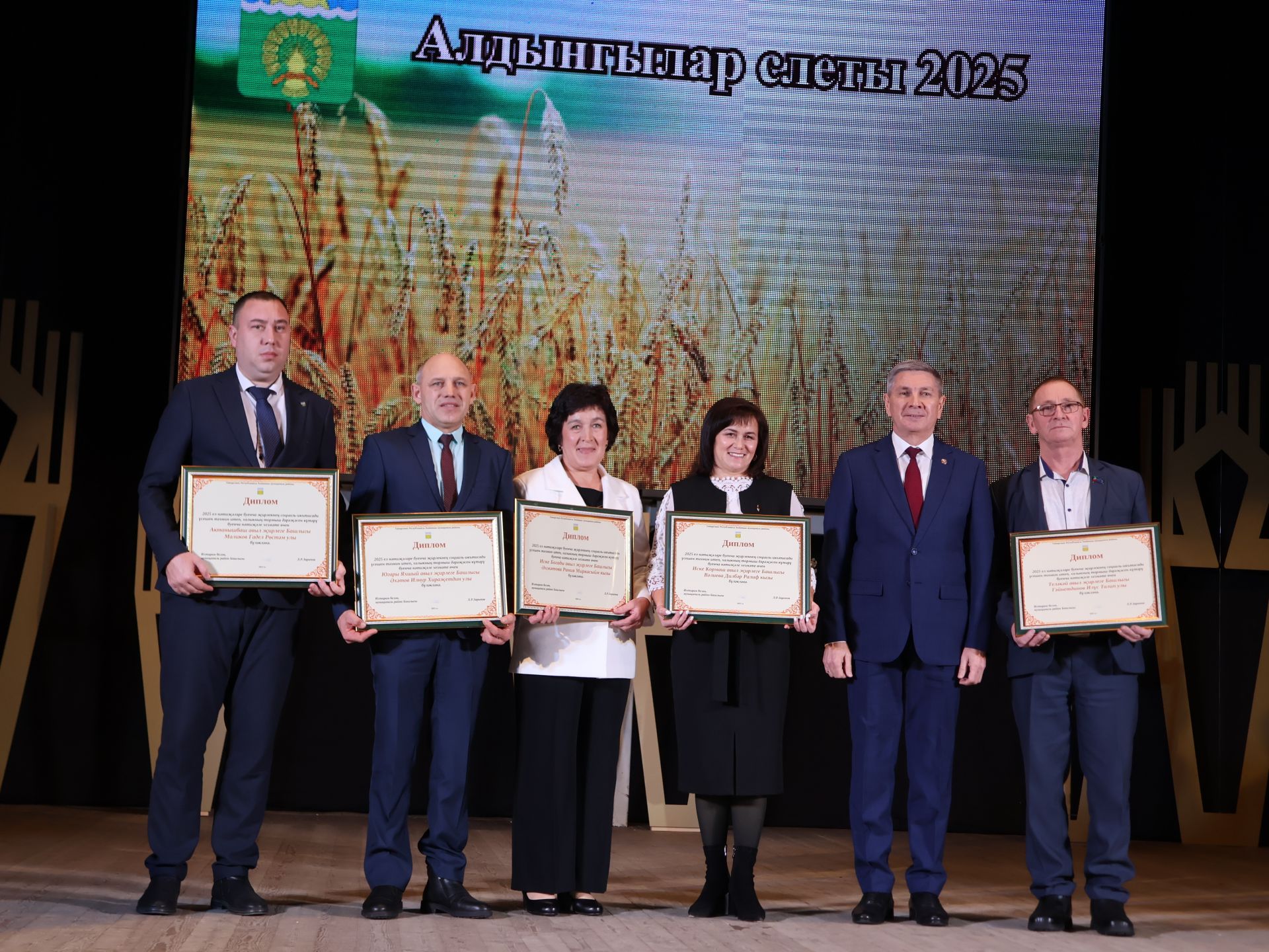 Безнең фоторепортаж: Алдынгылар слеты-2025