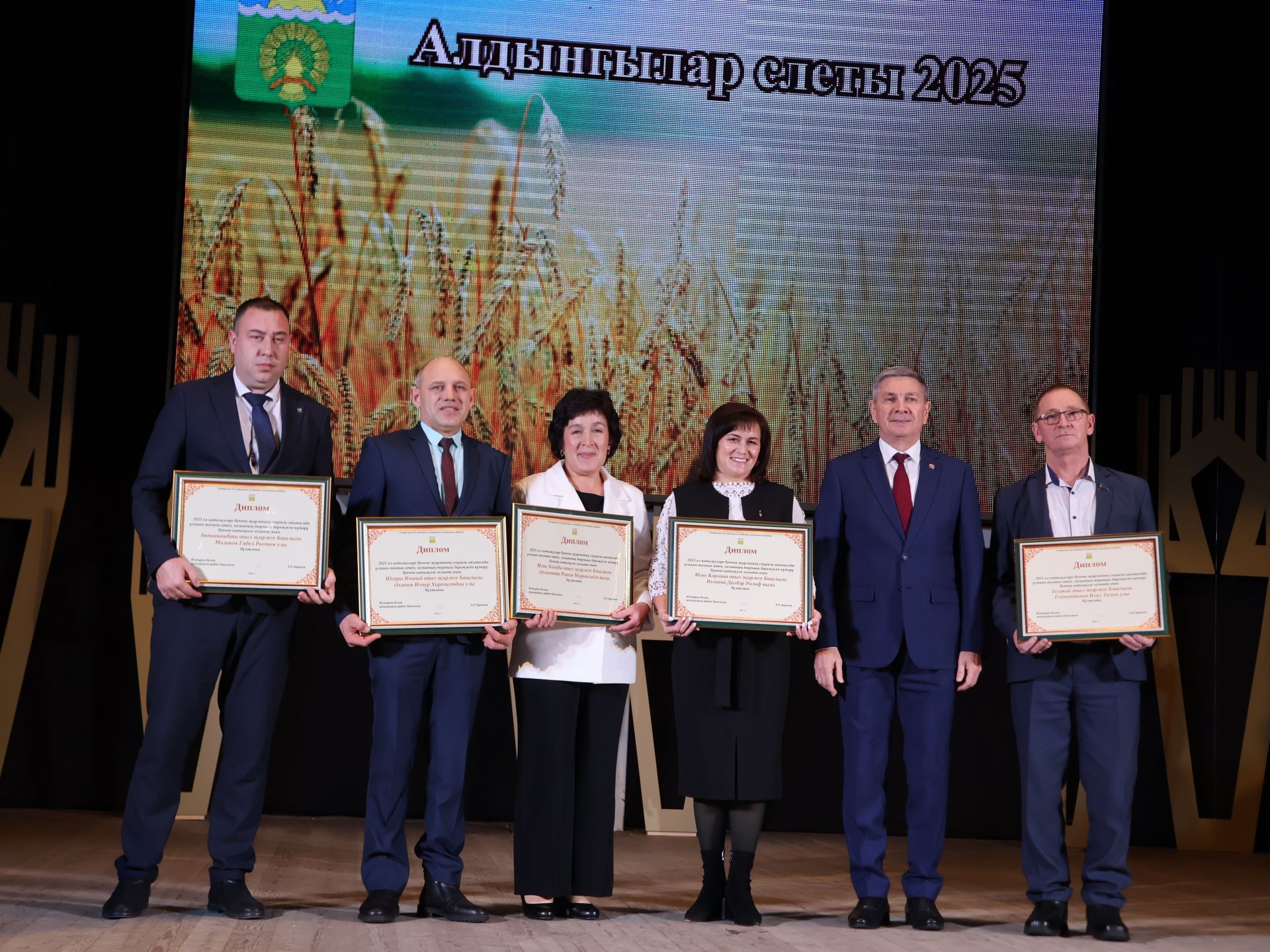 Безнең фоторепортаж: Алдынгылар слеты-2025