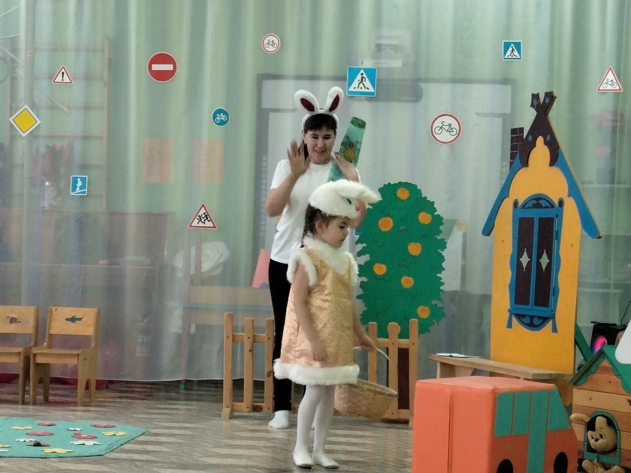 Киров балалар бакчасында балалар һәм аларның әниләре юл кагыйдәләре белемнәрен ныгыттылар
