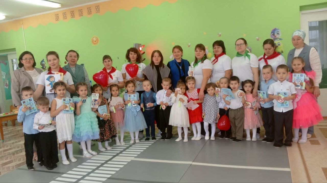 Киров балалар бакчасында балалар һәм аларның әниләре юл кагыйдәләре белемнәрен ныгыттылар