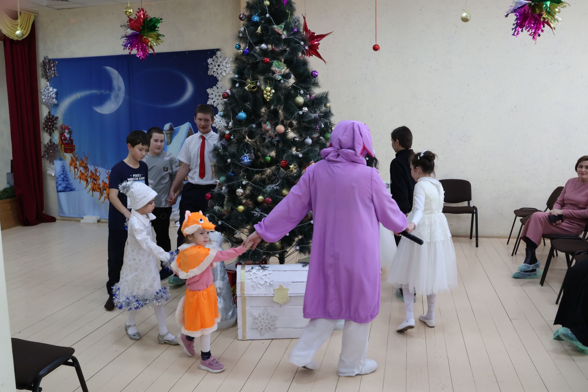 Актаныш Балалар иҗат үзәгендә мөмкинлекләре чикле балалар өчен Чыршы бәйрәме узды