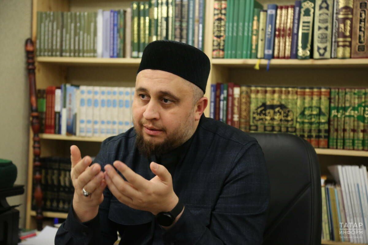 Казан имамы мөселманнарның Яңа ел белән котлый алу-алмавын аңлатты