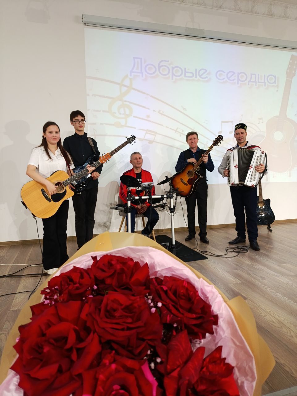 «Яшьлек» яшьләр үзәгендә «Игелекле йөрәкләр» хәйрия концерты булды