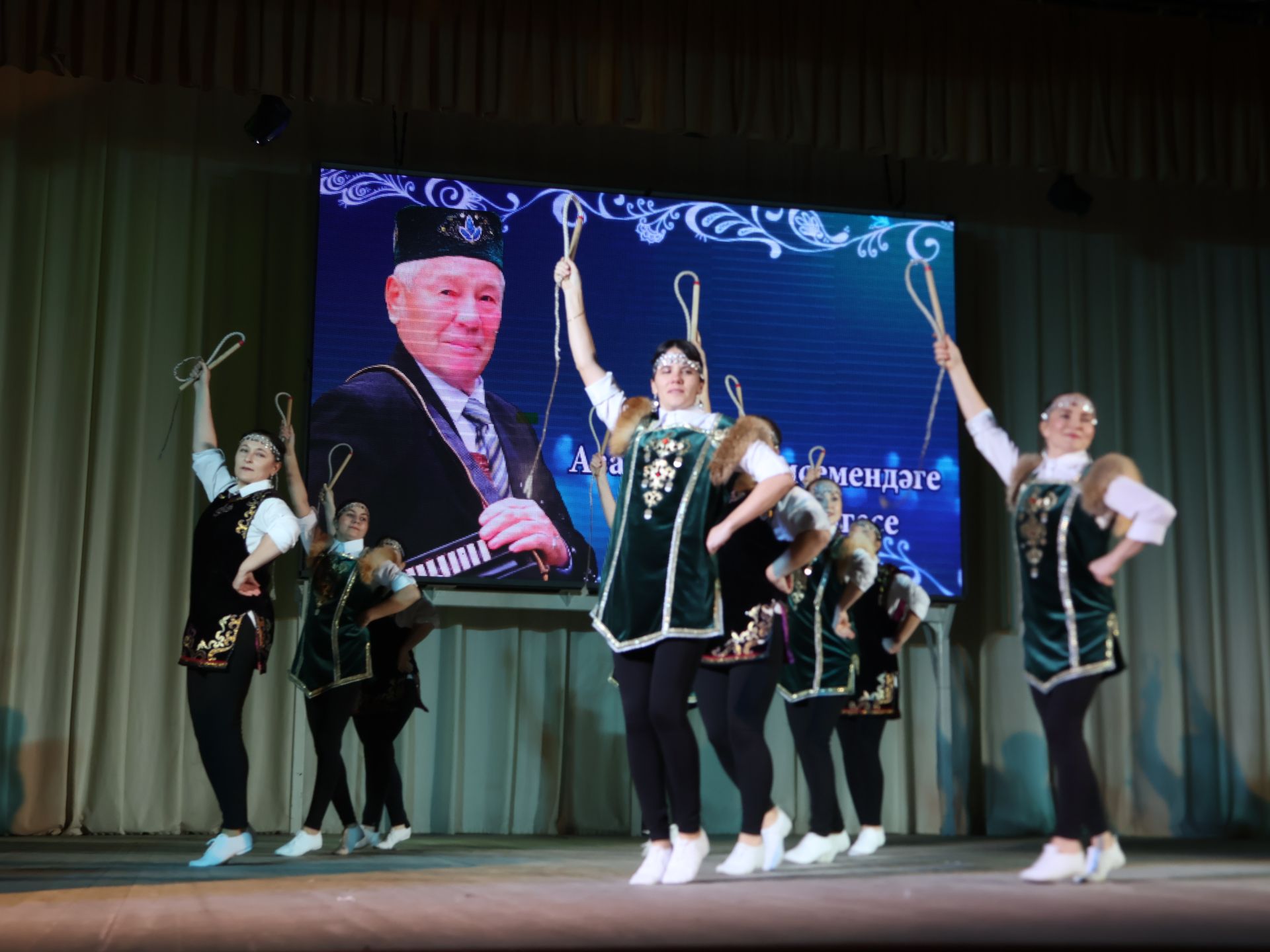 Азат Закиров исемендәге районкүләм бию конкурсыннан безнең репортаж