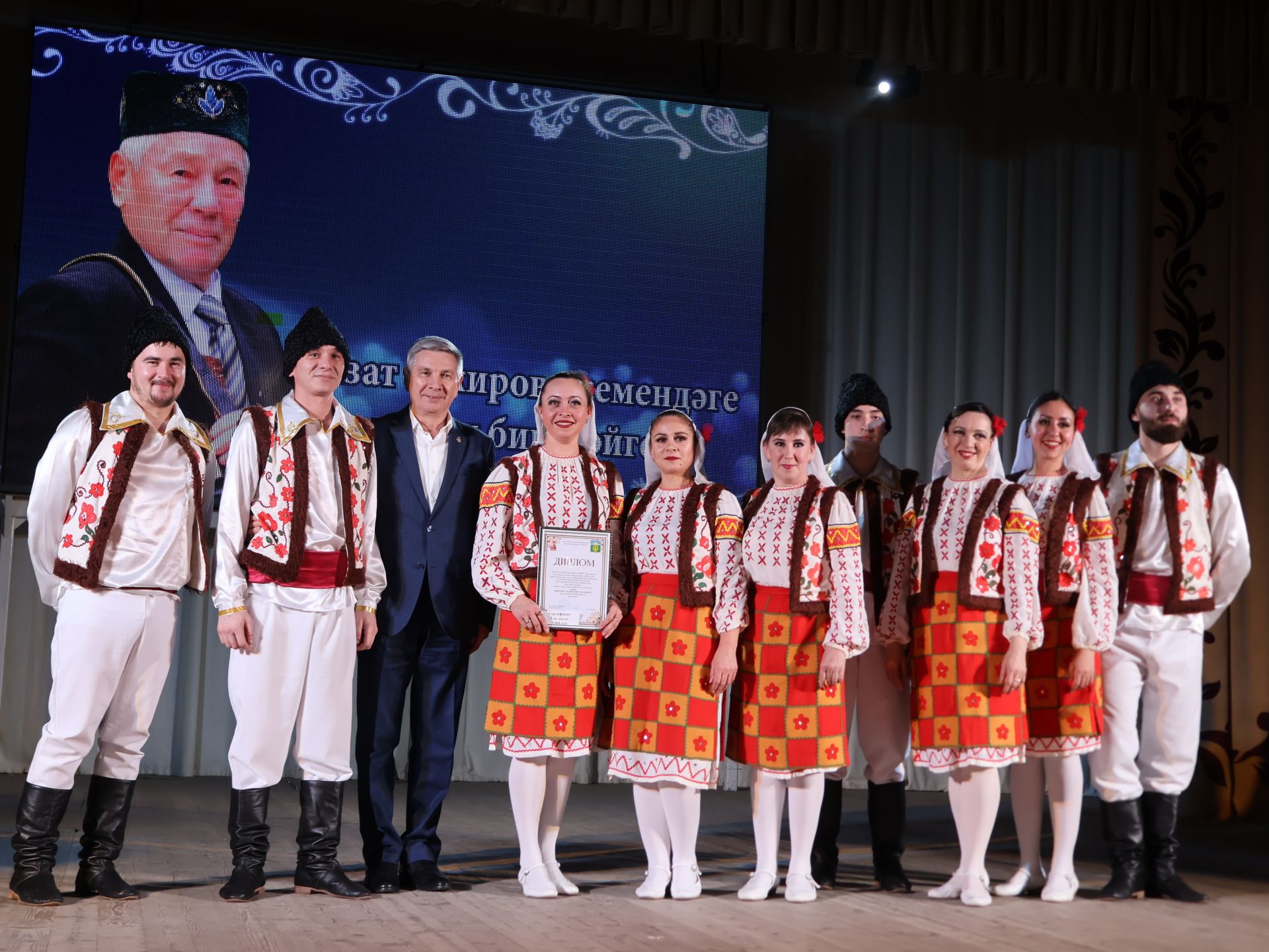 Азат Закиров исемендәге районкүләм бию конкурсыннан безнең репортаж