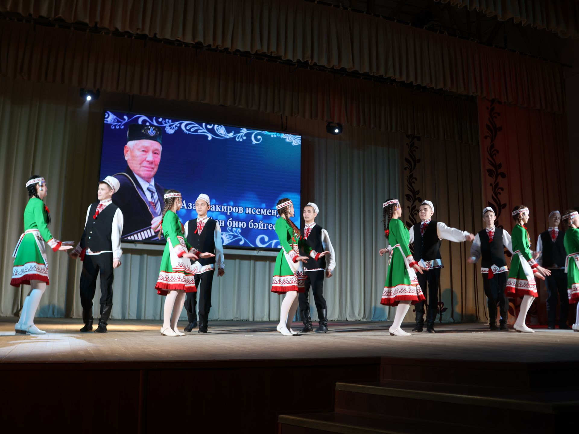 Азат Закиров исемендәге районкүләм бию конкурсыннан безнең репортаж