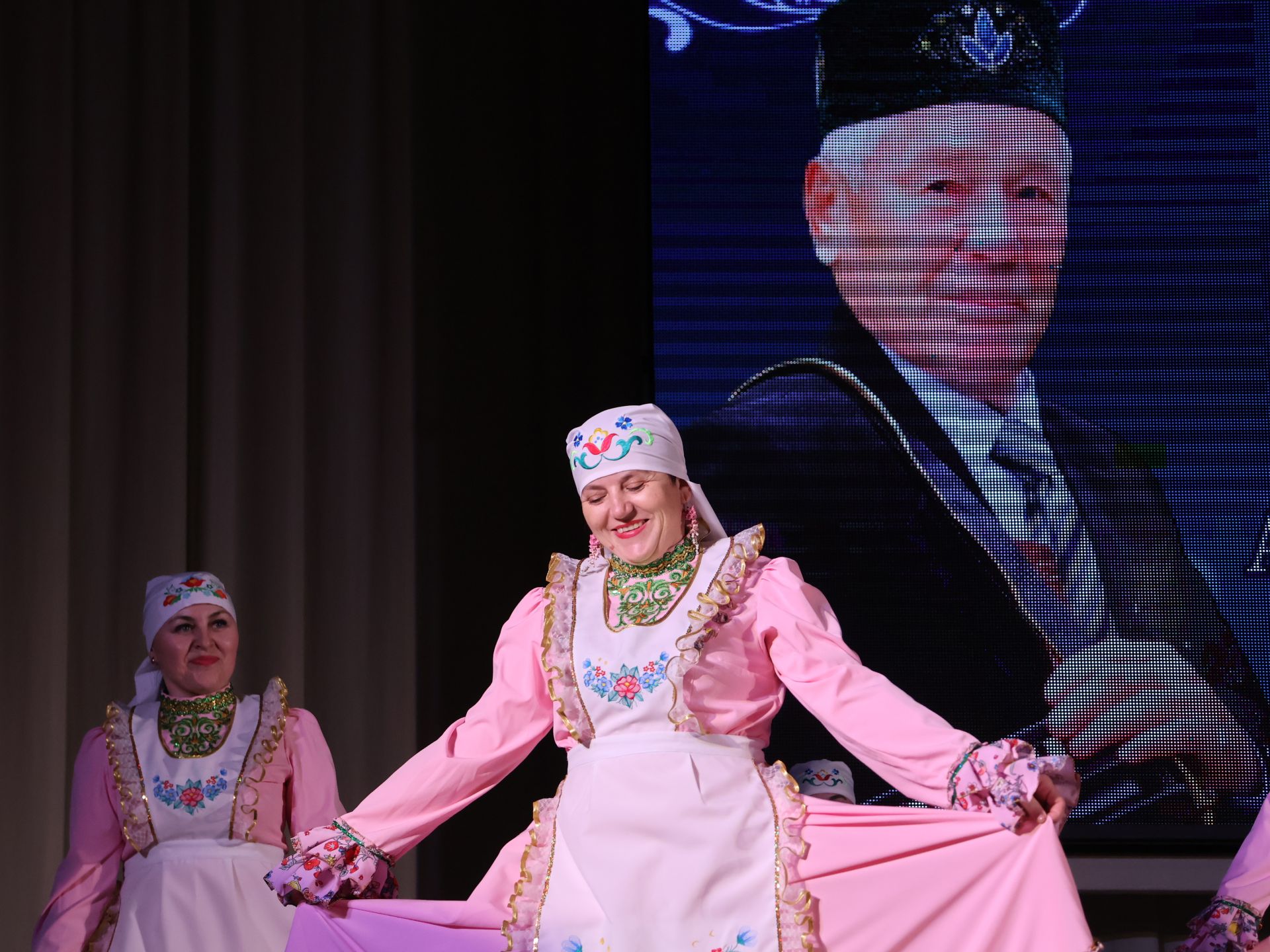 Азат Закиров исемендәге районкүләм бию конкурсыннан безнең репортаж