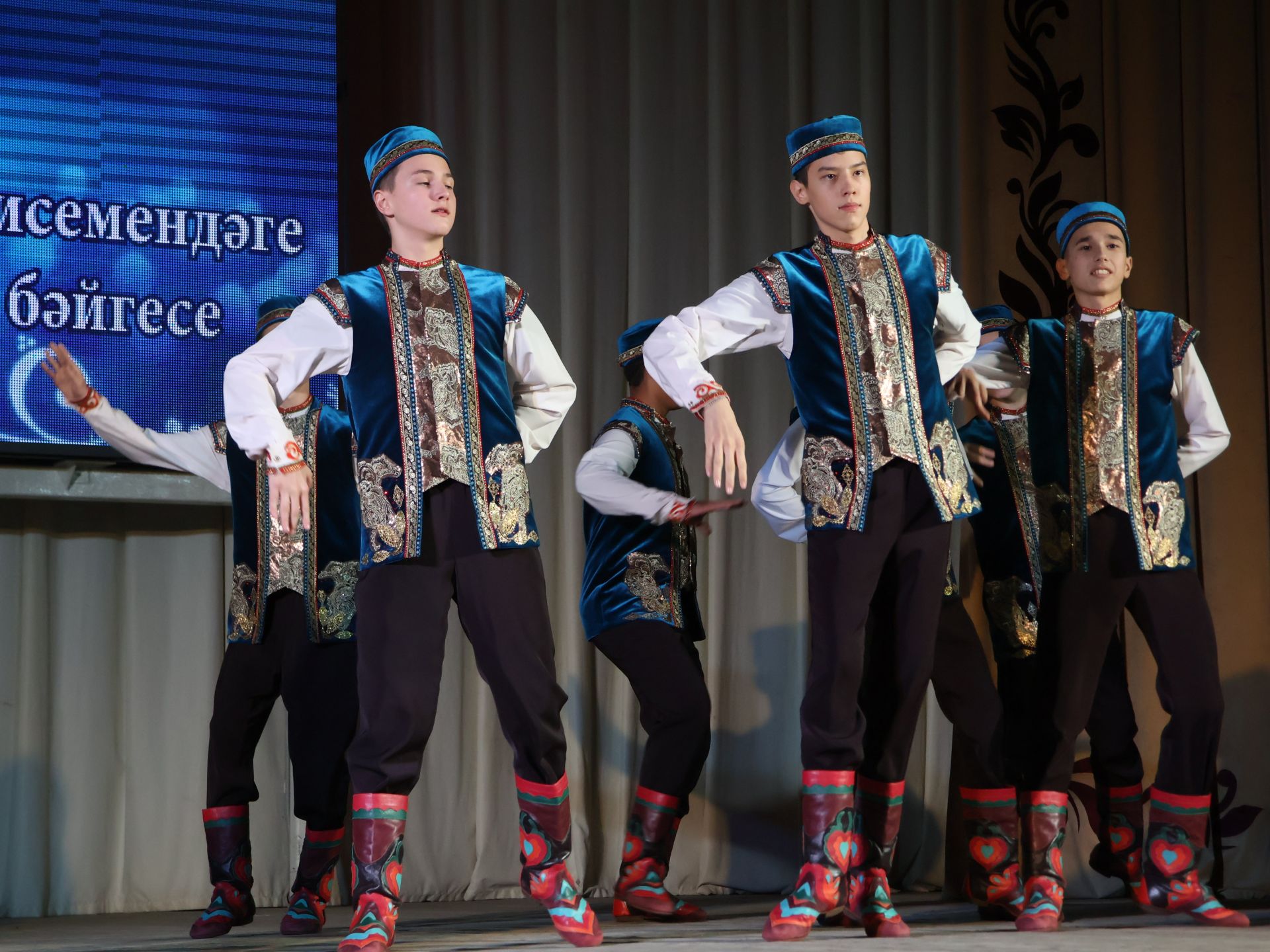 Азат Закиров исемендәге районкүләм бию конкурсыннан безнең репортаж